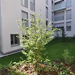 Stylish 3-Bedroom Apartment With Garden In The Eiffel Tower Area