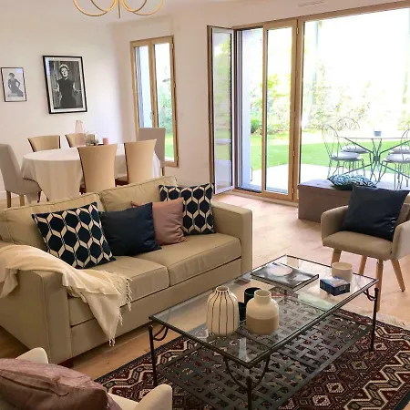 Stylish 3-bedroom With Garden In The Eiffel Tower Area Apartment Paris