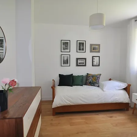 Stylish 3-bedroom With Garden In The Eiffel Tower Area * Paris