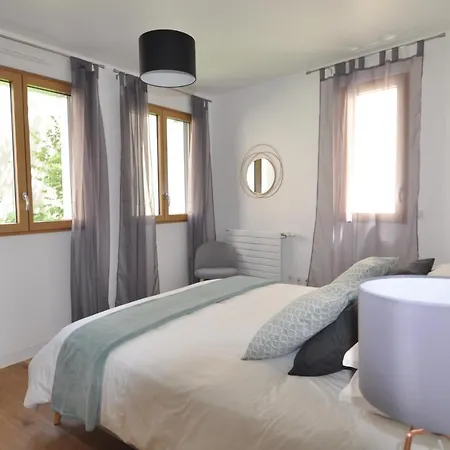 Stylish 3-bedroom With Garden In The Eiffel Tower Area Apartment *